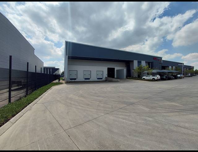 4,315M² WAREHOUSE TO LET IN POMONA